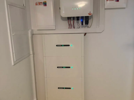 Fotovoltika s batériou - výhody a náklady, ako byť energeticky sebestační.